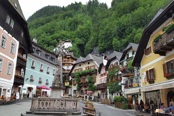 From Prague: Private Hallstatt Alps Day Trip with Lakeside Picnic