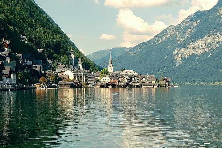 From Prague: Private Hallstatt Alps Day Trip with Lakeside Picnic