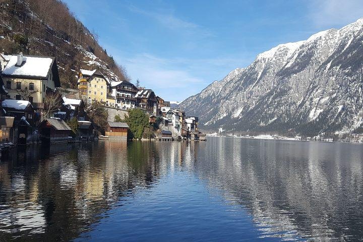 From Prague: Private Hallstatt Alps Day Trip with Lakeside Picnic