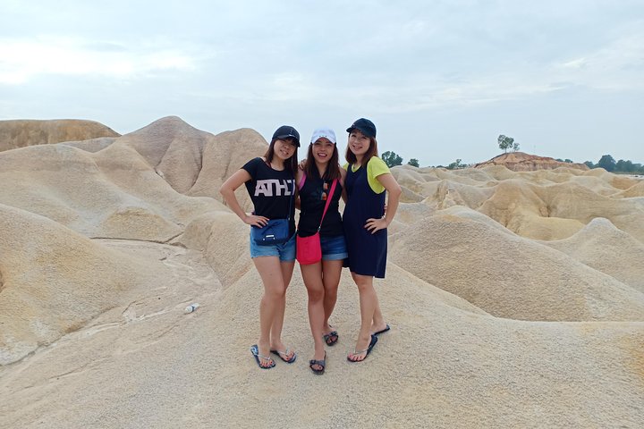 Bintan Sand Dunes and Blue Lakes Half-Day Tour with Lunch