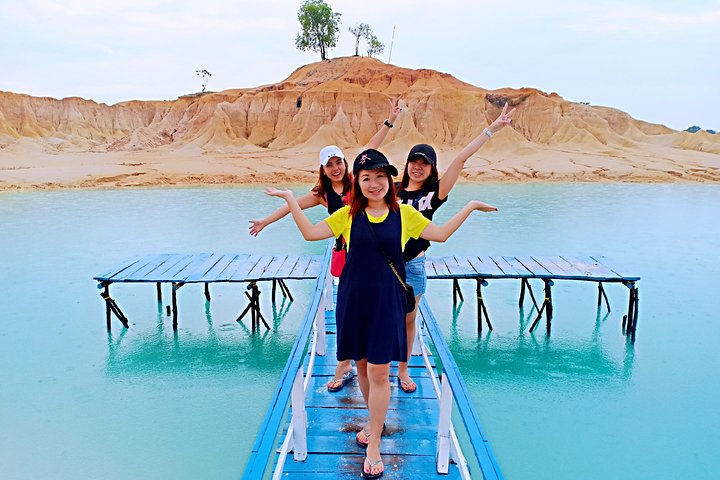 Bintan Sand Dunes and Blue Lakes Half-Day Tour with Lunch