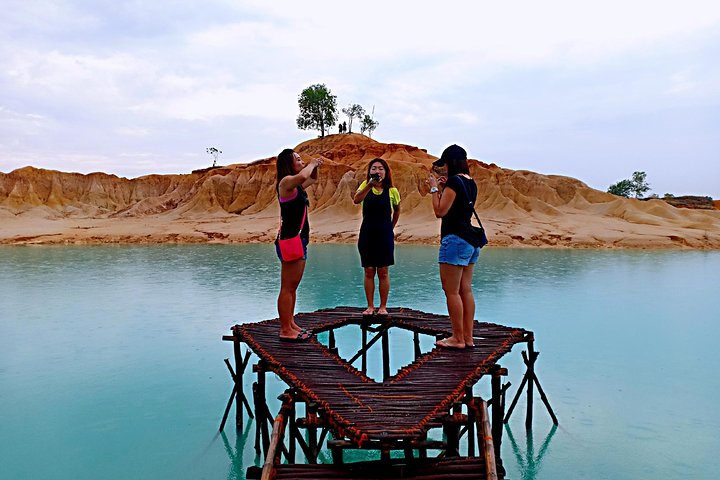 Bintan Sand Dunes and Blue Lakes Half-Day Tour with Lunch
