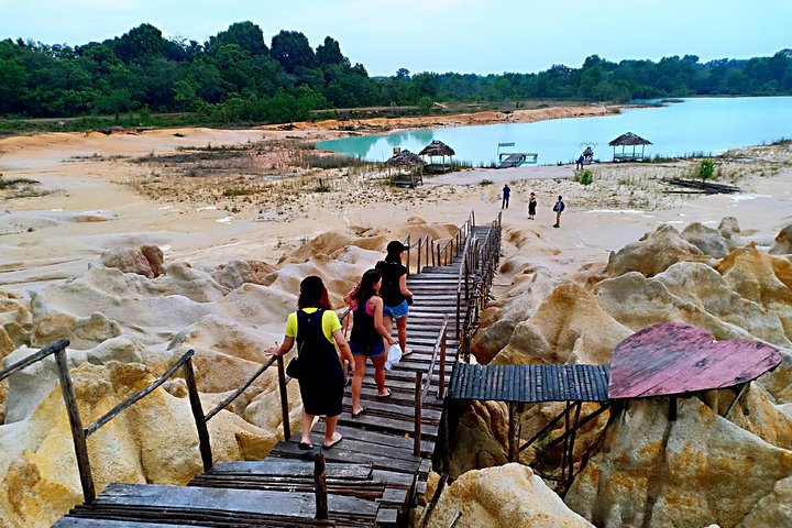 Bintan Sand Dunes and Blue Lakes Half-Day Tour with Lunch