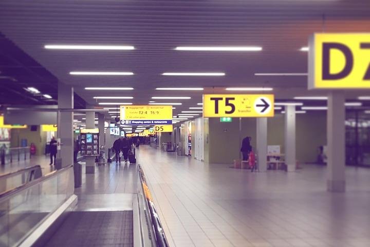 Private Transfer from Zaandam to AMS Amsterdam Schiphol Airport