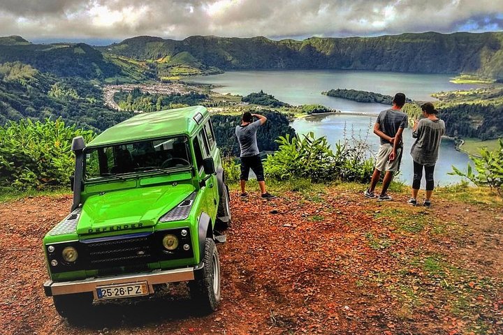 Jeep Tour Full Day Sete Cidades & Lagoa do Fogo with lunch and drinks included.