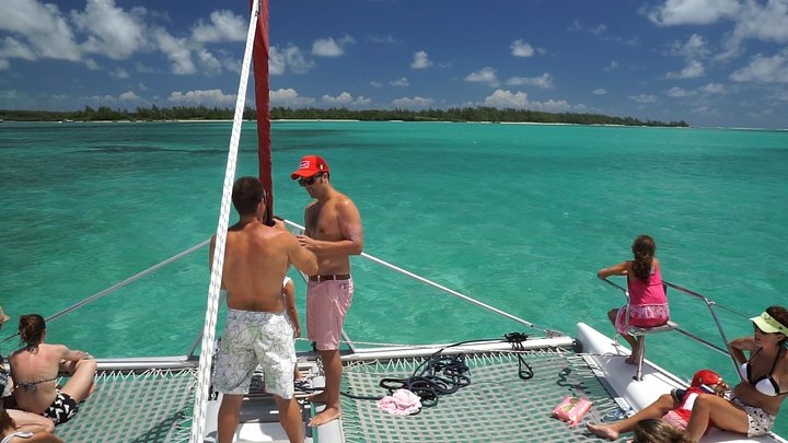 Full-Day Catamaran Cruise to Île aux Cerfs with BBQ Lunch