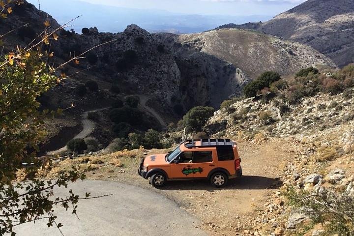 VIP Luxury Private Tour - Full Day - 4x4 Excursion with LandRover