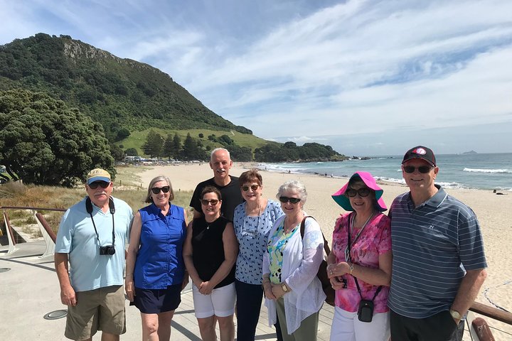 Private, via beaches, Kiwi farm to Rotorua 8 lakes & Geothermal