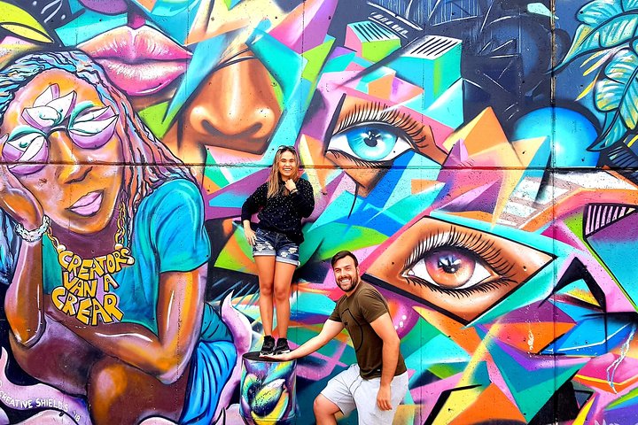 Comuna 13 Graffiti Tour with Street Food