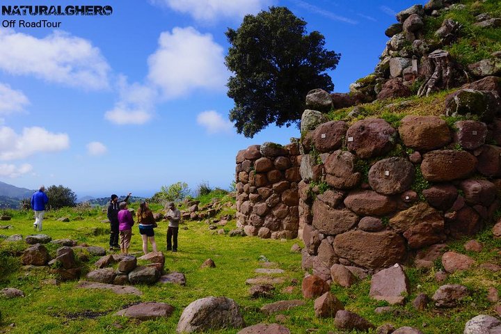 Alghero: Jeep tour to discover nature and breathtaking landscapes