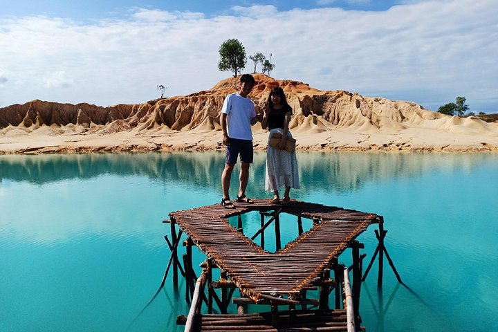 Bintan Sand Dunes and Blue Lakes Half-Day Tour with Lunch