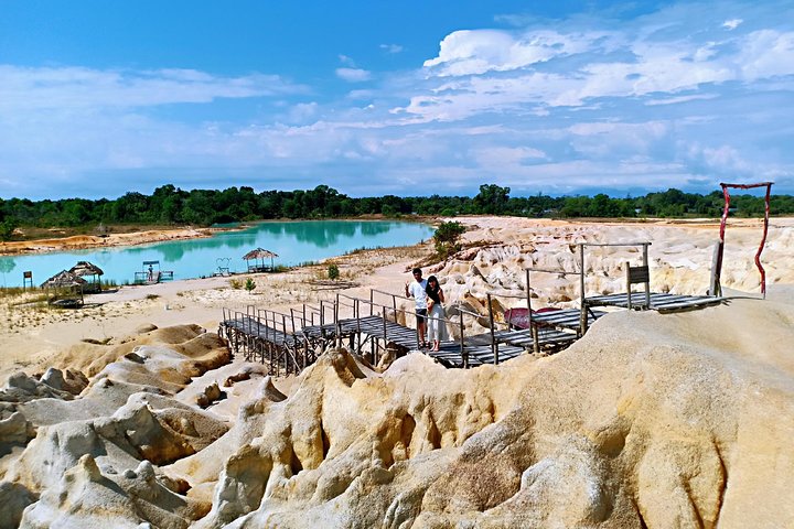 Bintan Sand Dunes and Blue Lakes Half-Day Tour with Lunch