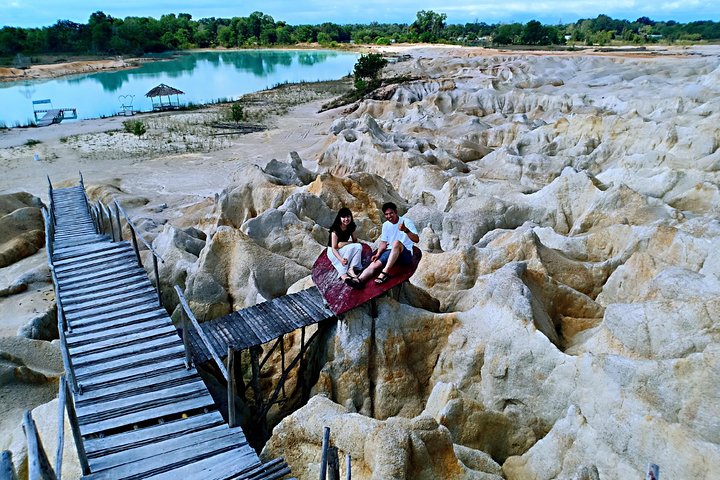 Bintan Sand Dunes and Blue Lakes Half-Day Tour with Lunch
