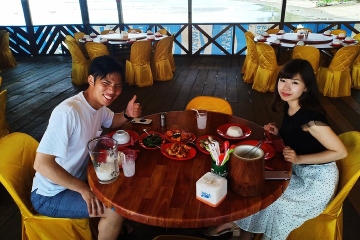 Bintan Sand Dunes and Blue Lakes Half-Day Tour with Lunch