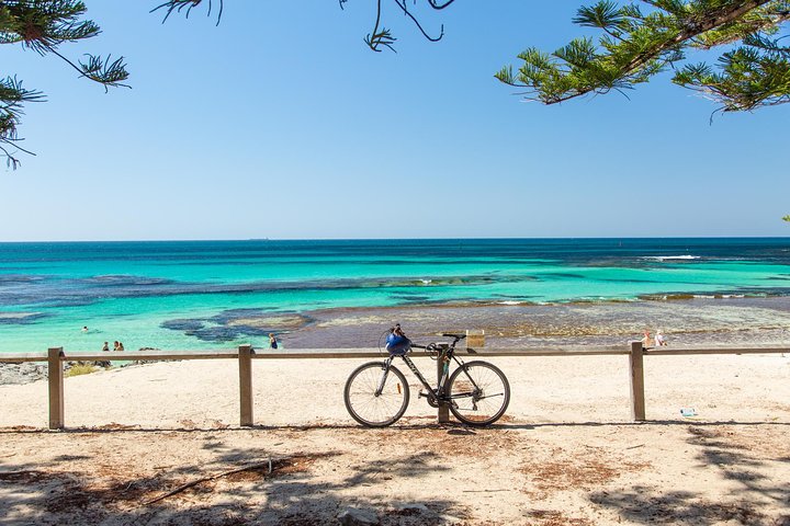 Fremantle to Rottnest Island Roundtrip Ferry Ticket