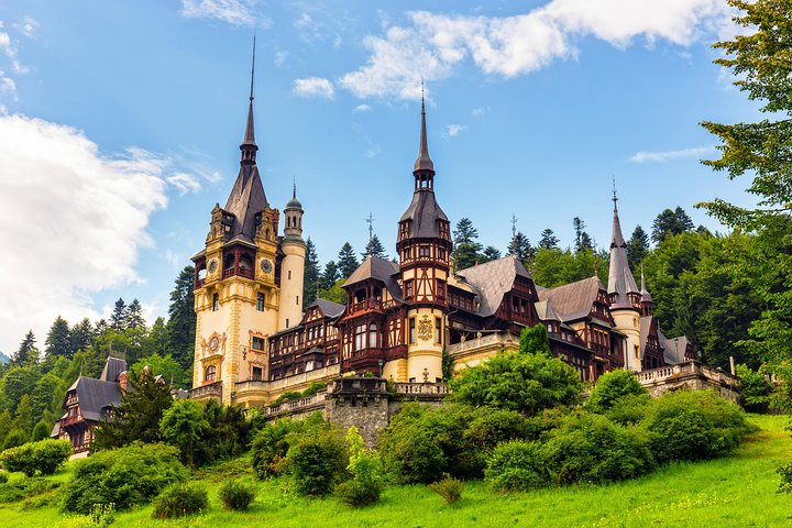 Bucharest to Dracula Castle, Peles Castle and Brasov Guided Tour