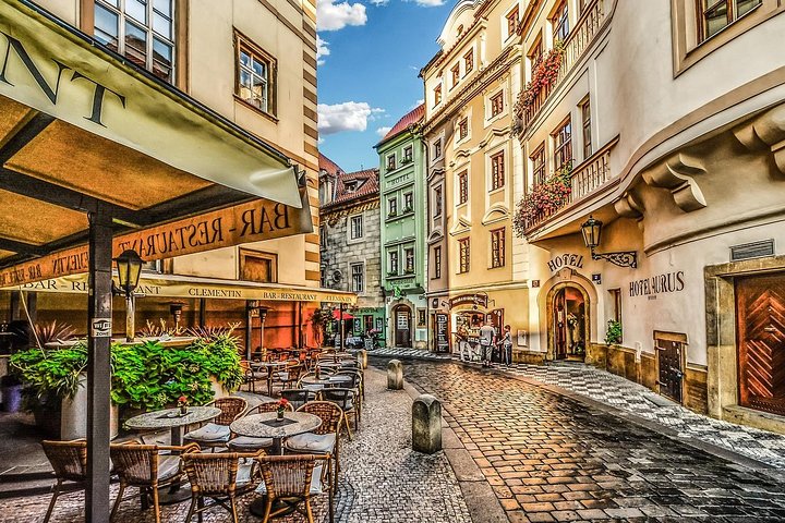 Private Transfer from Karlovy Vary to Prague, English-speaking driver