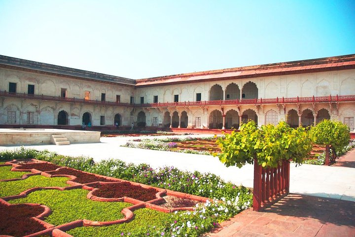 Hyderabad to Taj Mahal and Agra Fort Same Day Tour with Flights
