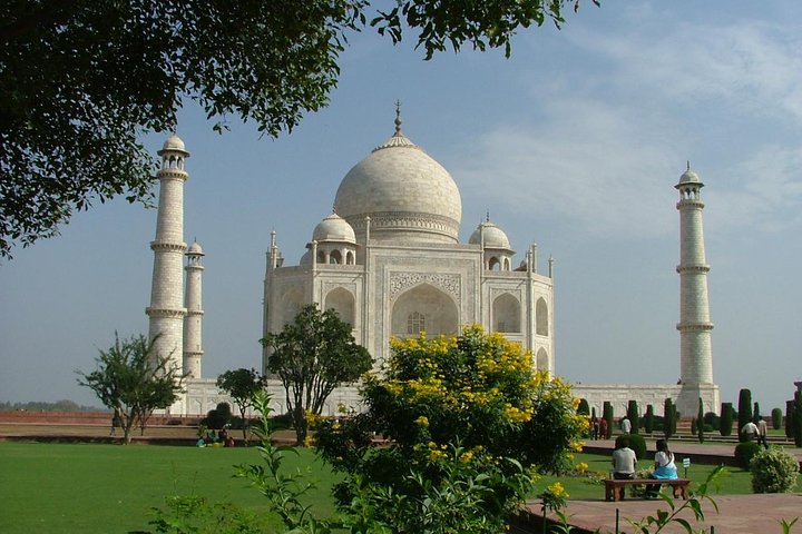 Hyderabad to Taj Mahal and Agra Fort Same Day Tour with Flights