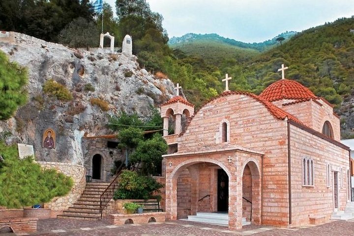 Explore Loutraki & Lake Vouliagmeni: Nature and Relaxation