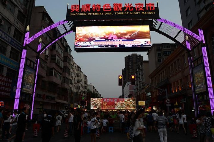 4-Hour Private Tour to Shenyang Zhongshan Square and Xingshun Night Market