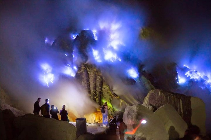Kawah Ijen Midnight Tour (1 Day)