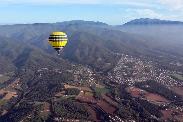 Balloon Ride over Catalonia with optional Pick-up from Barcelona