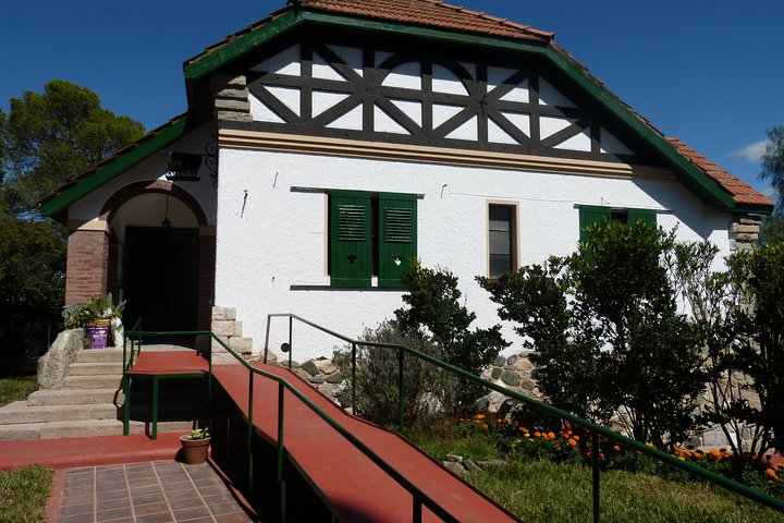 PRIVATE TOUR: Alta Gracia with Che Guevara´s house