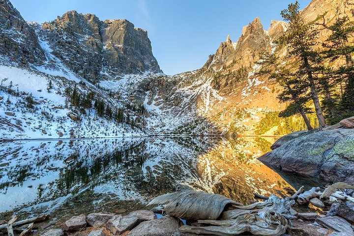 Sunrise photo hike to Dream and Emerald Lakes