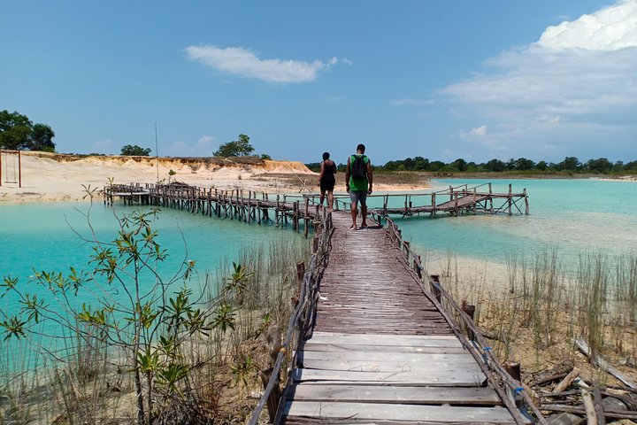 Bintan Sand Dunes and Blue Lakes Half-Day Tour with Lunch