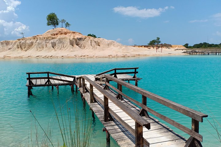 Bintan Sand Dunes and Blue Lakes Half-Day Tour with Lunch