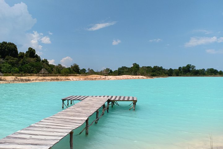 Bintan Sand Dunes and Blue Lakes Half-Day Tour with Lunch
