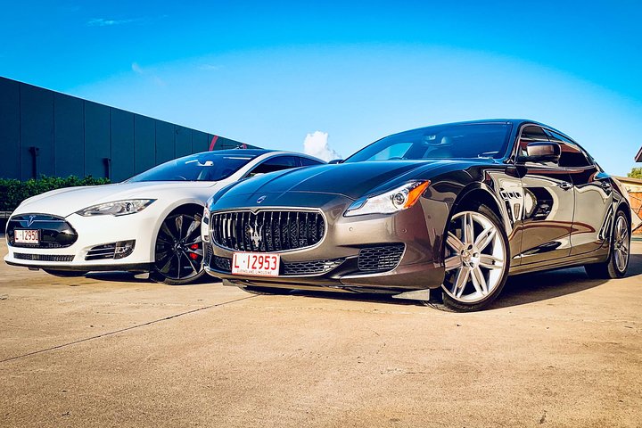 Maserati Quattroporte Limousine Transfer Cairns Airport to City