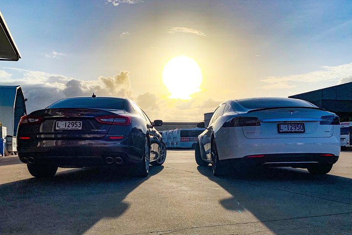 Maserati Quattroporte Limousine Transfer Cairns Airport to City