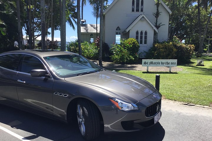 Maserati Quattroporte Limousine Transfer Cairns Airport to City