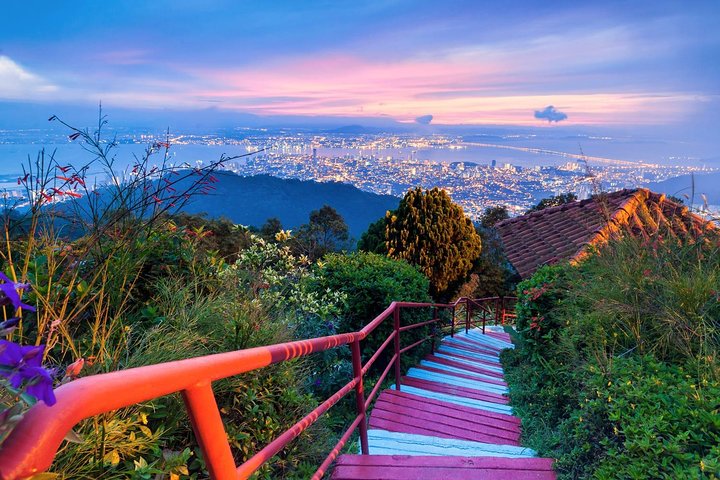 Penang Day Trip with Temple and Penang Hill Tickets (Fast Lane)