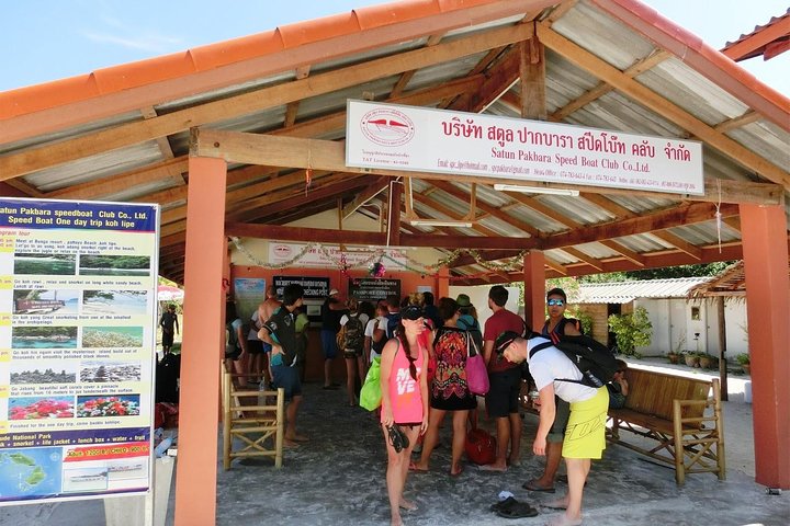 Koh Lipe to Hat Yai Airport by Satun Pakbara Speed Boat and Shared Minivan