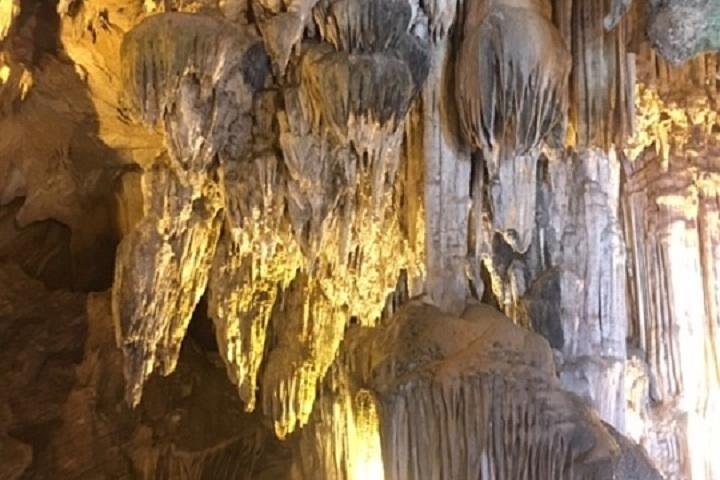 Ipoh Gua Tempurung, Caves Temples, Mirror Lake and Castle Tours