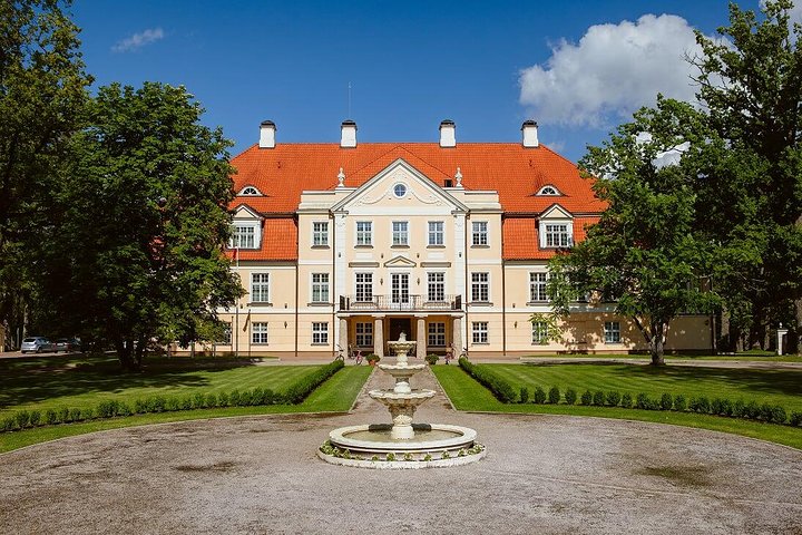 Gauja National Park Tour: Castles and Wine Tasting