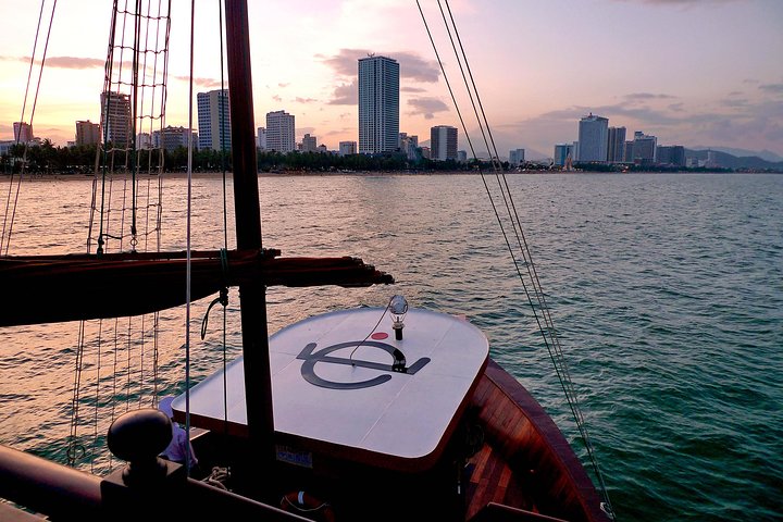 Nha Trang Sunset Cocktails and Dinner Cruise