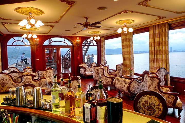 Nha Trang Sunset Cocktails and Dinner Cruise