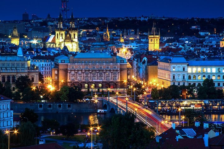Private Transfer from Karlovy Vary to Prague, English-speaking driver