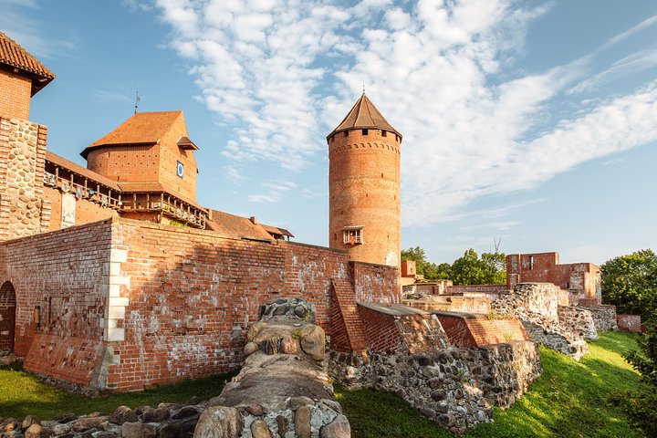Gauja National Park Tour: Castles and Wine Tasting