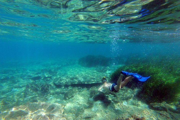 Cabo de Gata Active. Guided kayak and snorkel route through coves of the Natural Park