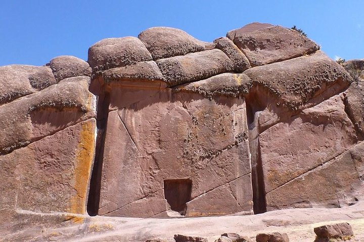 Sacred Aramu Muru & Chucuito Day Tour with Lake Titicaca Views
