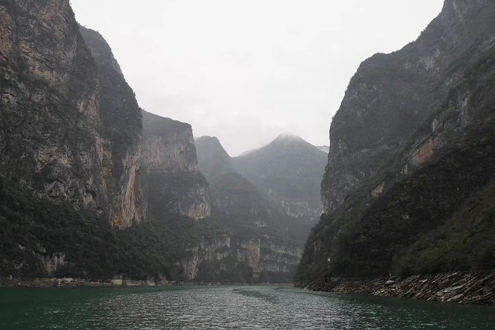 Yangtze River Cruise from Chongqing to Yichang Downstream in 4 Days 3 Nights