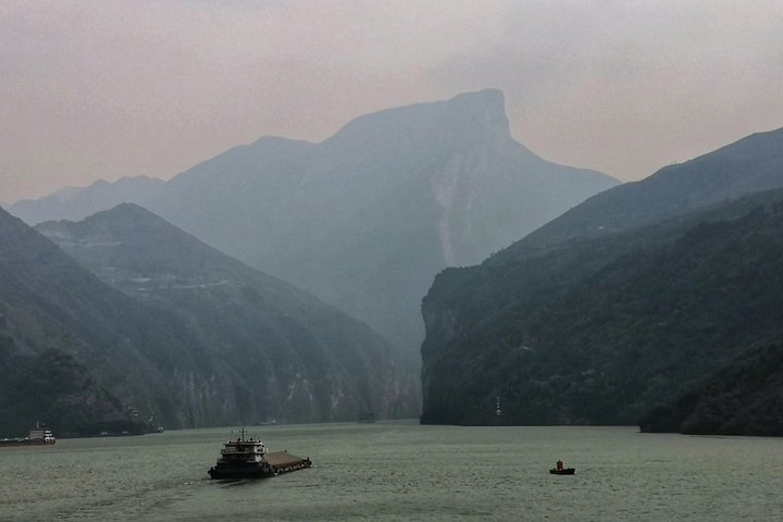Yangtze River Cruise from Chongqing to Yichang Downstream in 4 Days 3 Nights