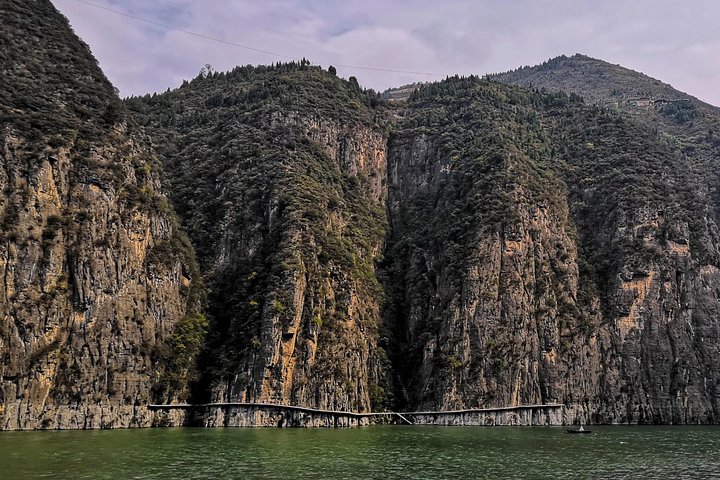 Yangtze River Cruise from Chongqing to Yichang Downstream in 4 Days 3 Nights