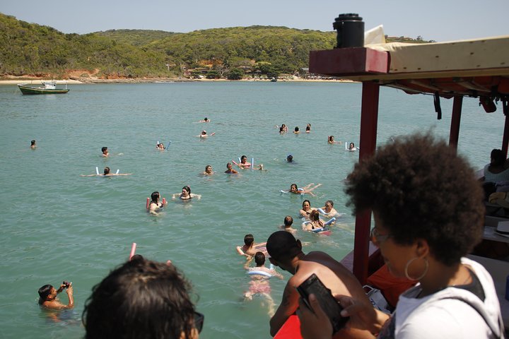 Búzios Full day: Boat and Trolley Tour with Lunch from Cabo Frio