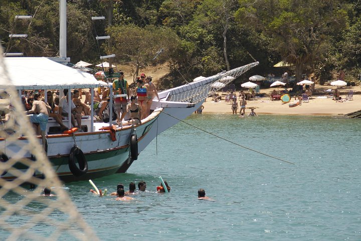 Búzios Full day: Boat and Trolley Tour with Lunch from Cabo Frio